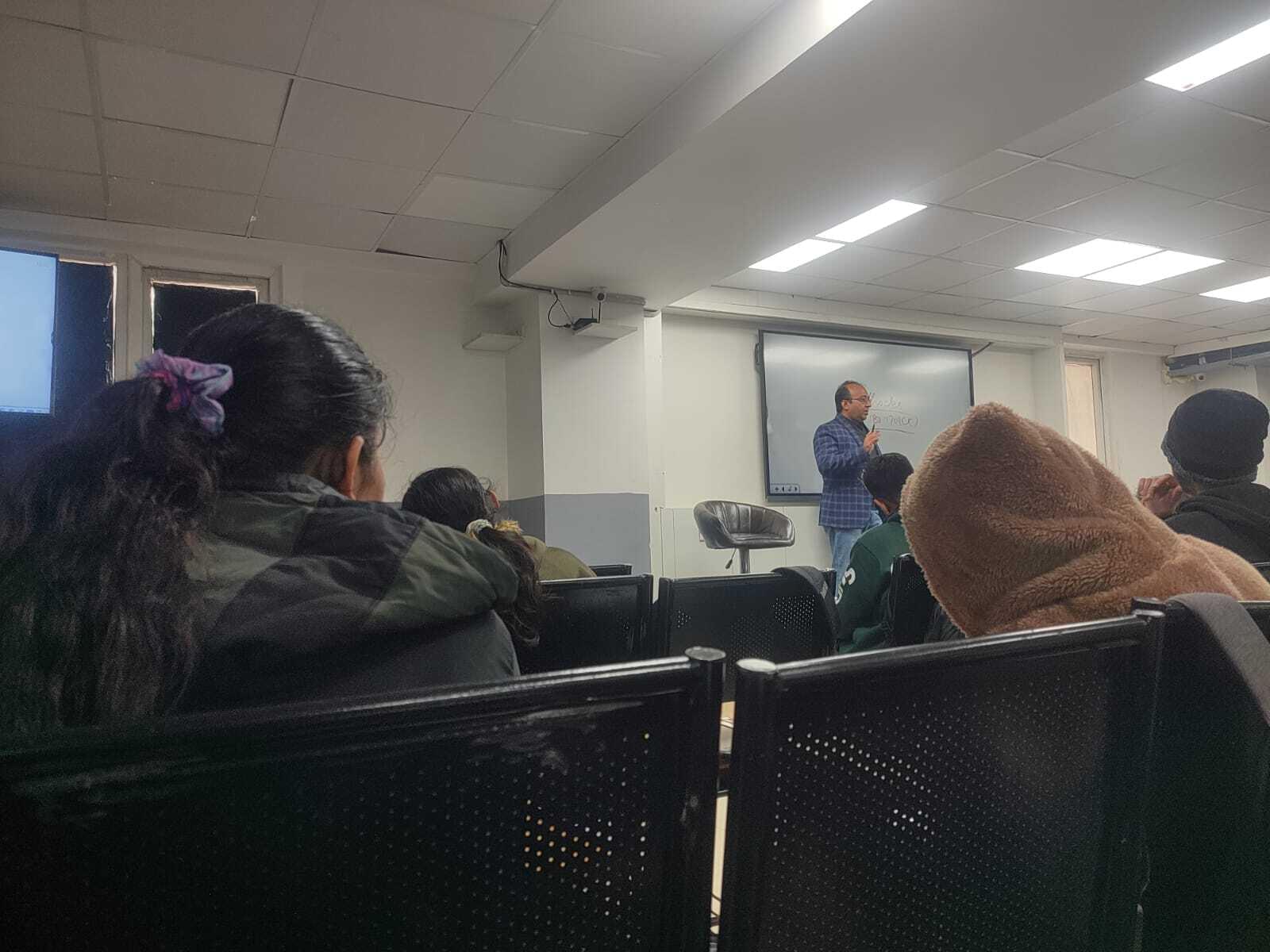 Drishti IAS Karol Bagh Classroom photo 4